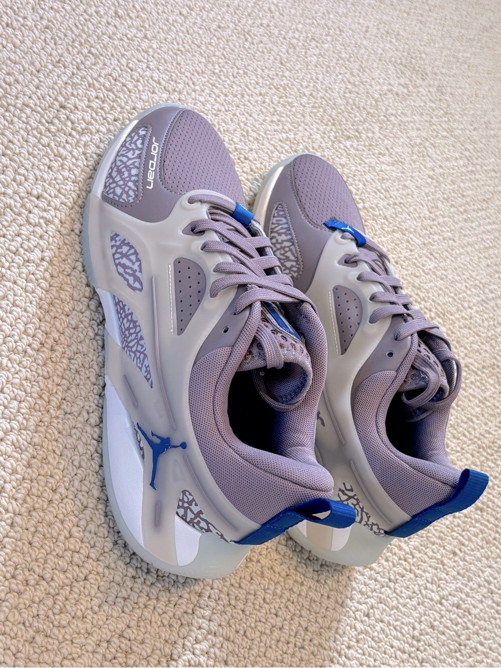 New Air Jordan Heir Series Low-Top Sneakers in Mauve and Blue